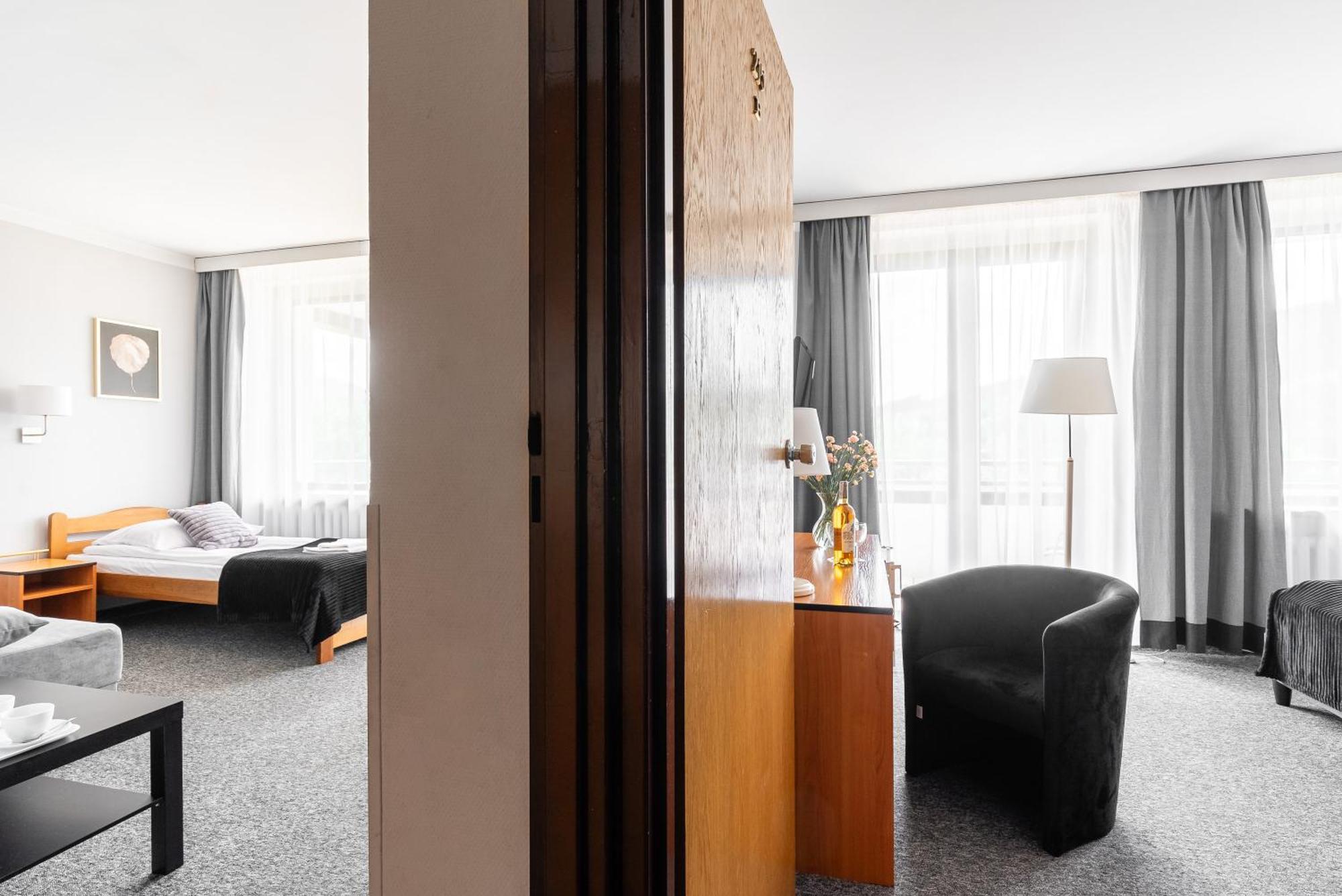 Hotel Helios 300M Od Krupowek Nowy Basen Od 12 Lipca Zakopane Ngoại thất bức ảnh